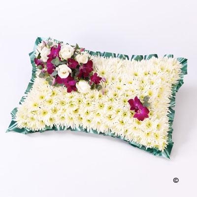 Ribbon edge White Pillow *