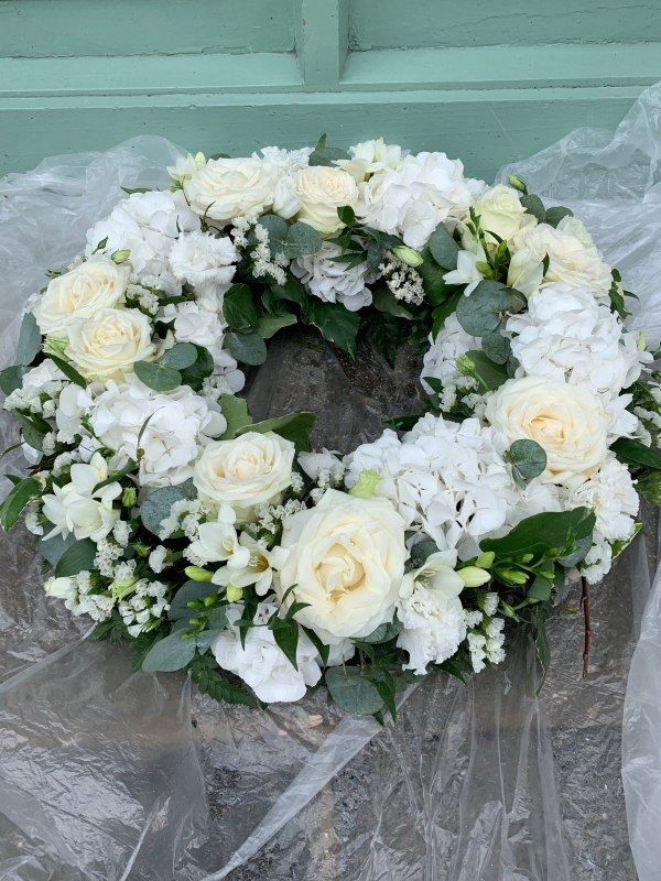 LARGE WHITE WREATH