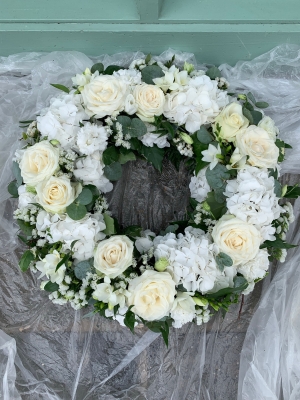 LARGE WHITE WREATH