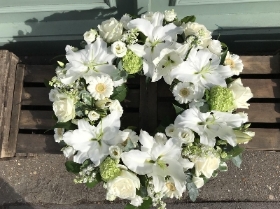 wreath white green